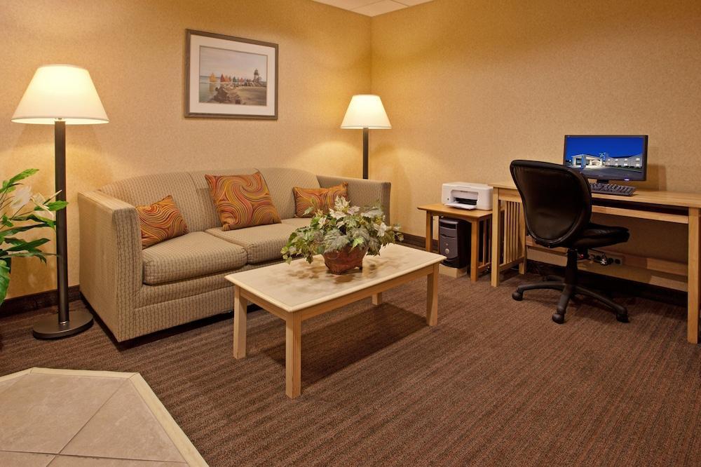 Holiday Inn Express Vermilion By Ihg Exterior foto