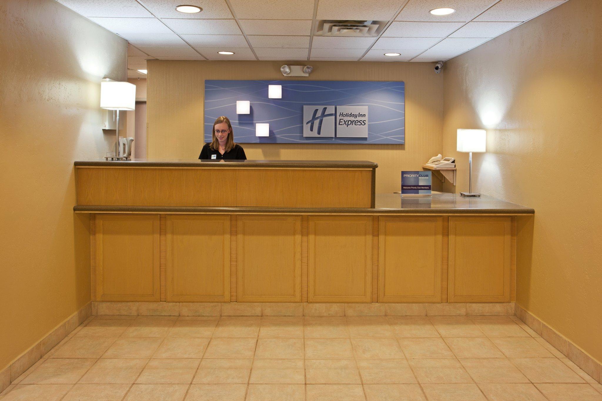 Holiday Inn Express Vermilion By Ihg Exterior foto