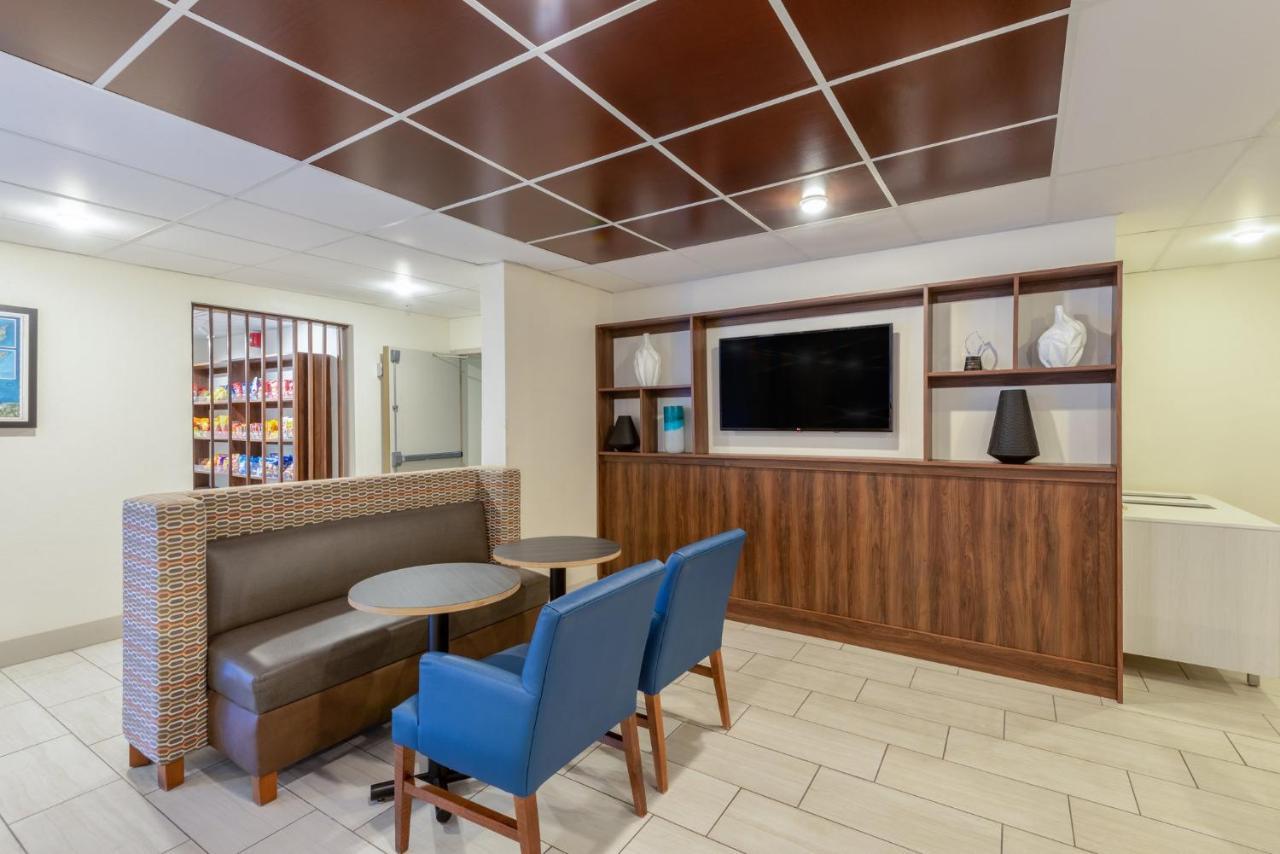 Holiday Inn Express Vermilion By Ihg Exterior foto